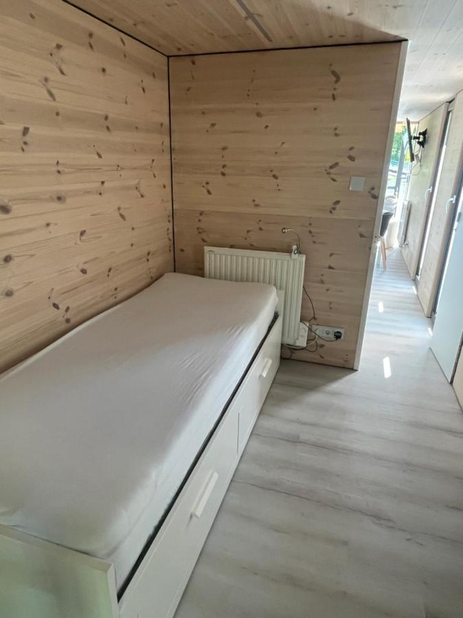 Hausboot Jeknic Botel *